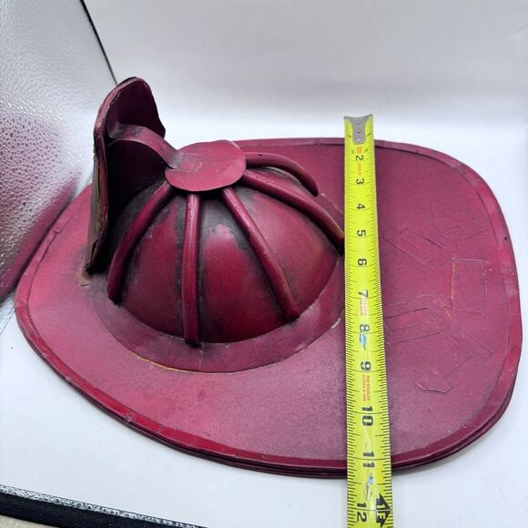 Vintage metal fire chiefs hat decor red - Picture 5 of 9